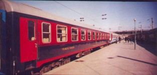 A newer black-red dining car is added to Bogaziçi Express in Haydarpasa. 2001. Photo Gökçe Aydin.