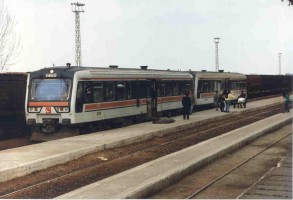 MT5701 coupled to another MT5700 on a Mersin Adana Service at Yenice Station. Photo Malcolm Peakman 1998.