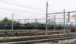 The platform, seen on the west side, opposite to the building. November 2003. Photo JP Charrey
