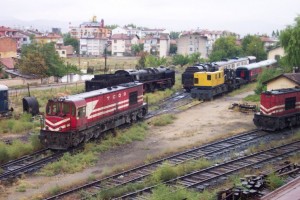 An example of storage of engines that are supposed to be in working condition. Behind the DE24000:  46061 at Konya depot, October 2005