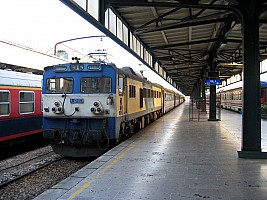 E43012, 3-12-2004, Istanbul Haydarpaşa.  Photo & copyright Graham Williams