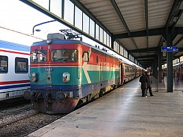 E52517, 3-12-04 Istanbul Haydarpaşa. Photo & copyright Graham Williams