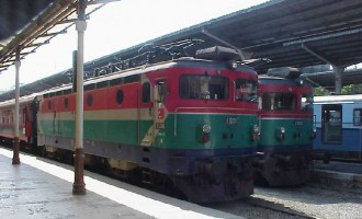 E52505 and E52502 at Sirkeci Station, 4 June 2001
