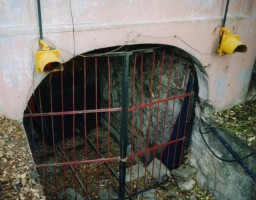 Past the shed, the track goes under a tunnel. The carriage are stored inside (barely visible on this picture). November 2003. Photo JP Charrey