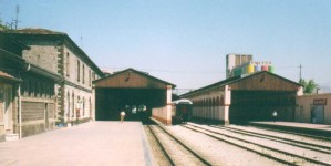 Alsancak station, platform side
