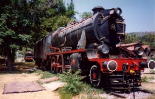 Same engine next to carpets drying in the sun, August 1996. Photo JP Charrey