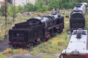 On the left: 46061. On the track in the middle: 56009. Konya depot, October 2005