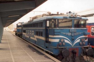 E40007 and DH9508 shunting in Adapazari